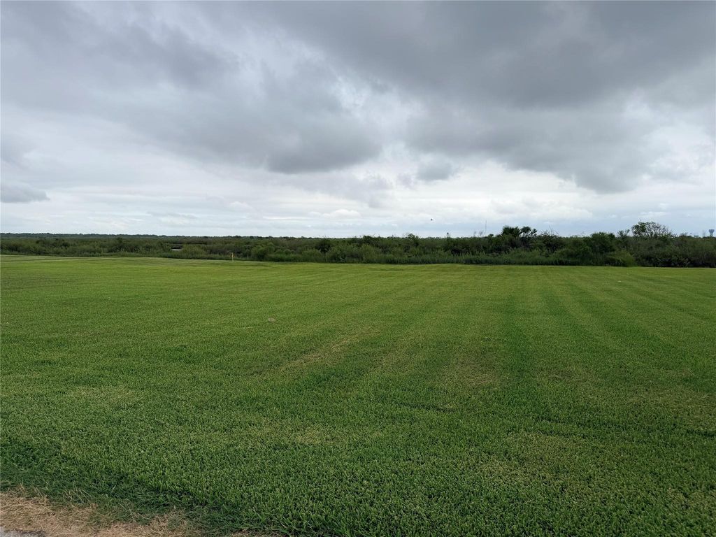 1150 Lagoon Drive, Crystal Beach, TX 77650