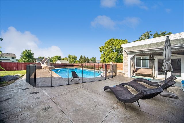 1549 S 50th Street, West Des Moines, IA 50265