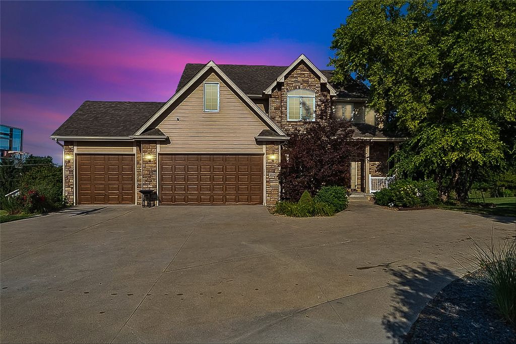 1549 S 50th Street, West Des Moines, IA 50265