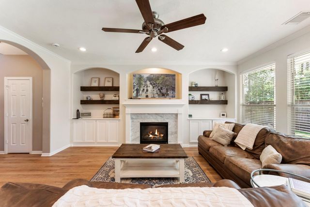 114 W Twinvale Loop, Conroe, TX 77384