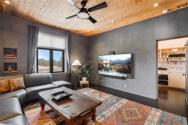 86 Droege Road, Santa Fe, NM 87508