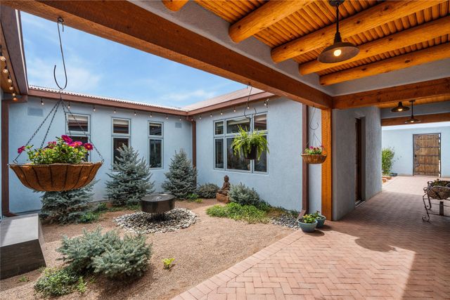 86 Droege Road, Santa Fe, NM 87508