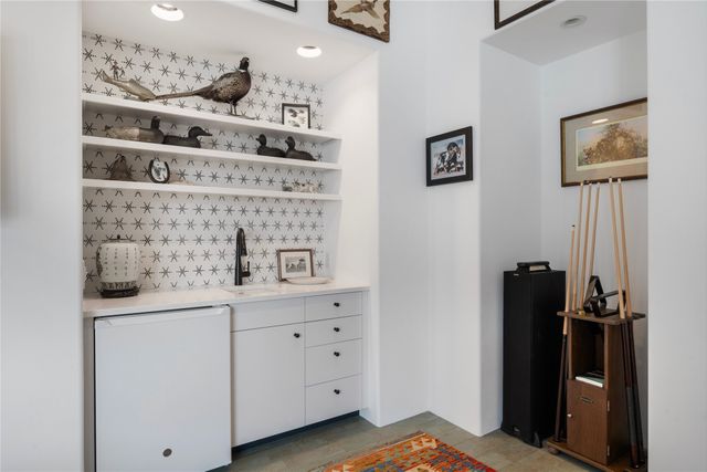 86 Droege Road, Santa Fe, NM 87508