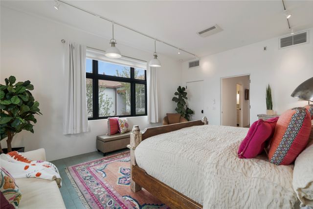 86 Droege Road, Santa Fe, NM 87508