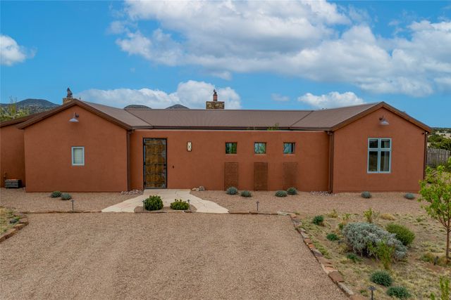 86 Droege Road, Santa Fe, NM 87508