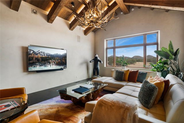 86 Droege Road, Santa Fe, NM 87508