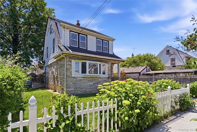 22412 92nd Avenue, Queens Village, NY 11428