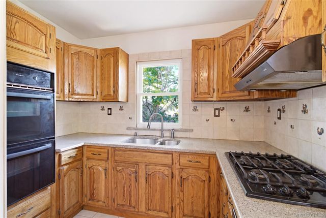 22412 92nd Avenue, Queens Village, NY 11428