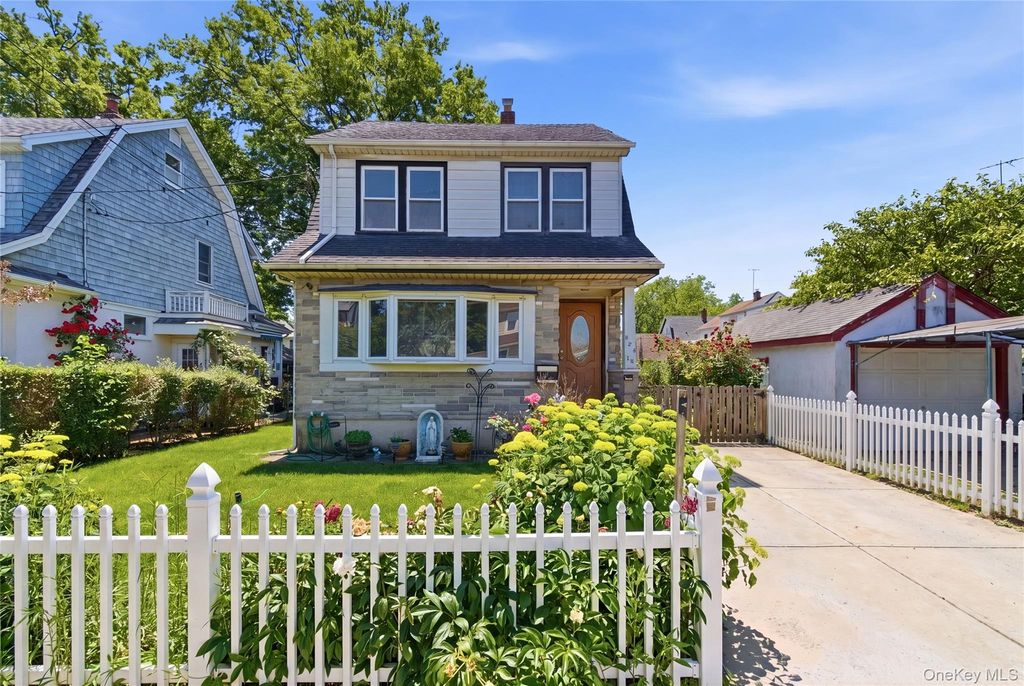 22412 92nd Avenue, Queens Village, NY 11428
