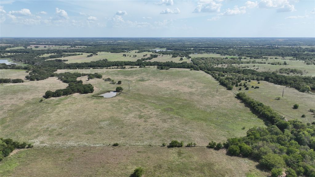 2464 County Rd 1245, Savoy, TX 75479