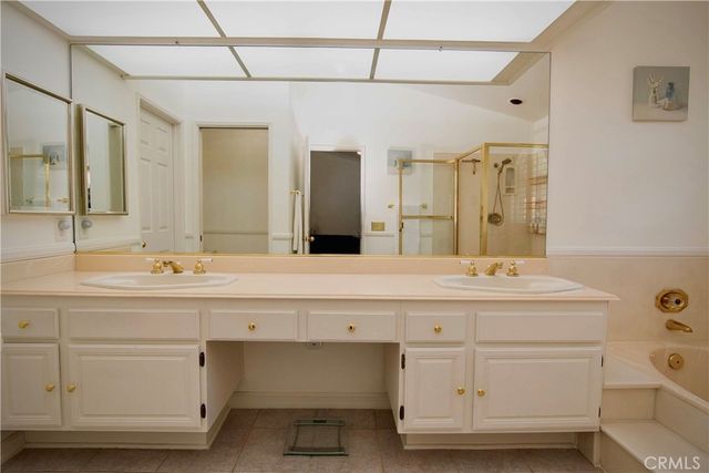 28830 Shadow Valley, Saugus, CA 91390
