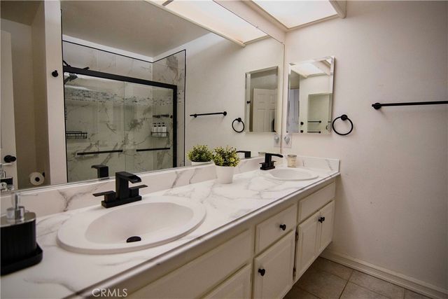 28830 Shadow Valley, Saugus, CA 91390