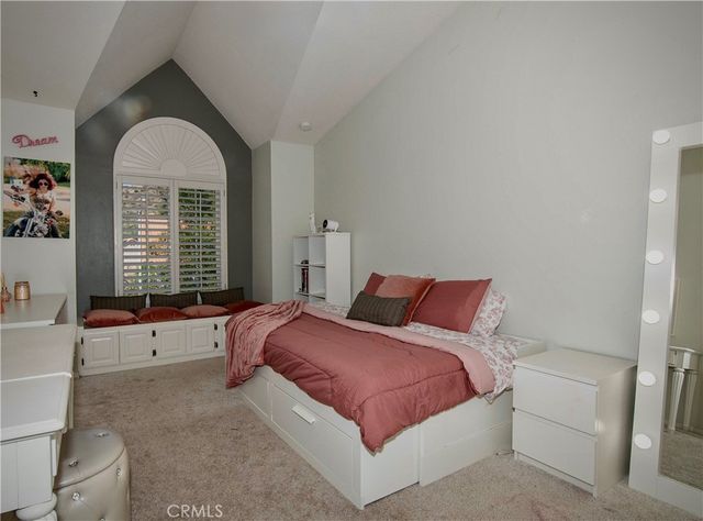 28830 Shadow Valley, Saugus, CA 91390