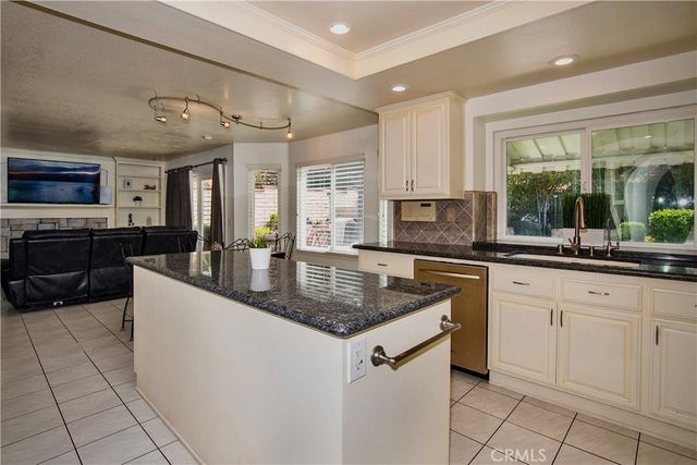 28830 Shadow Valley, Saugus, CA 91390