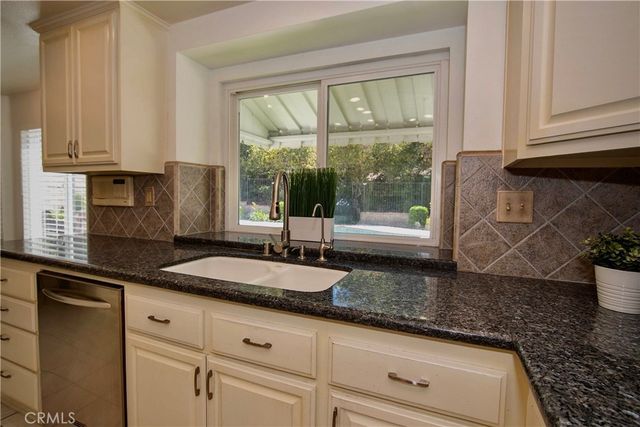 28830 Shadow Valley, Saugus, CA 91390