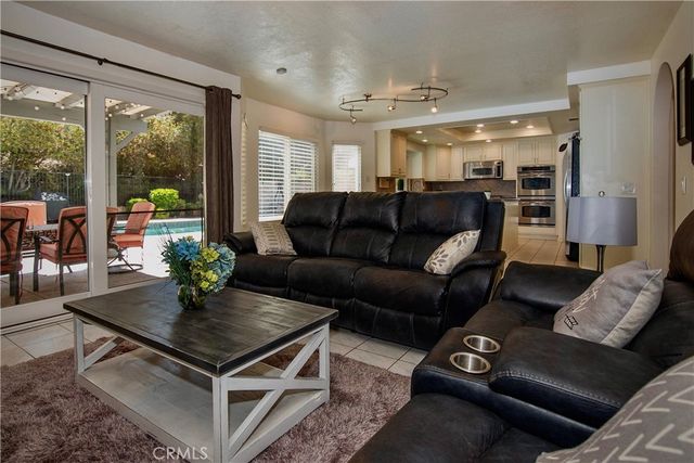 28830 Shadow Valley, Saugus, CA 91390
