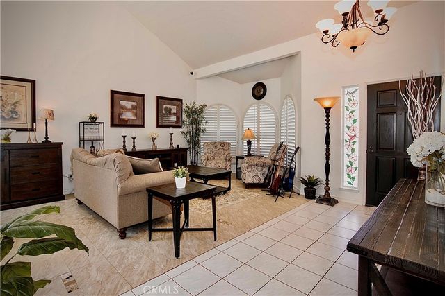 28830 Shadow Valley, Saugus, CA 91390