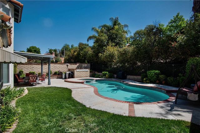 28830 Shadow Valley, Saugus, CA 91390