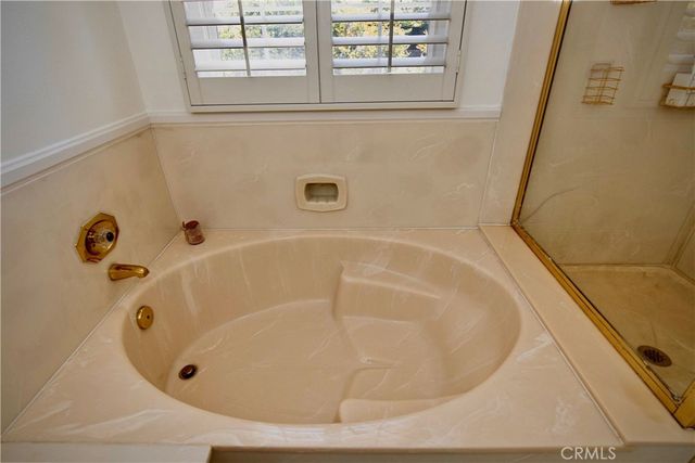 28830 Shadow Valley, Saugus, CA 91390