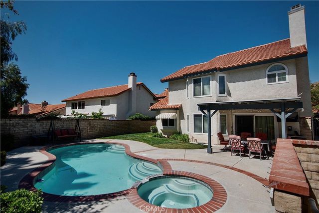 28830 Shadow Valley, Saugus, CA 91390