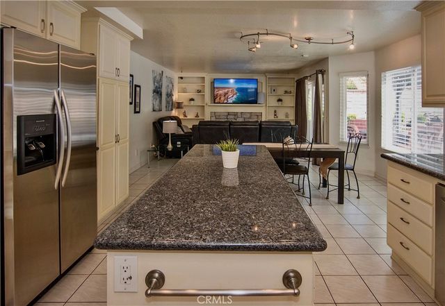 28830 Shadow Valley, Saugus, CA 91390