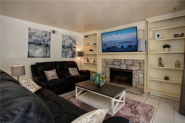 28830 Shadow Valley, Saugus, CA 91390