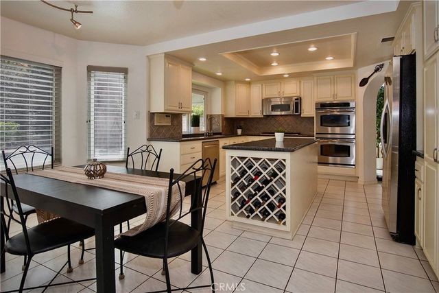28830 Shadow Valley, Saugus, CA 91390
