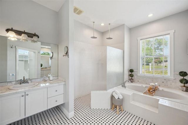 806 LINWOOD TERRACE, Lutz, FL 33549