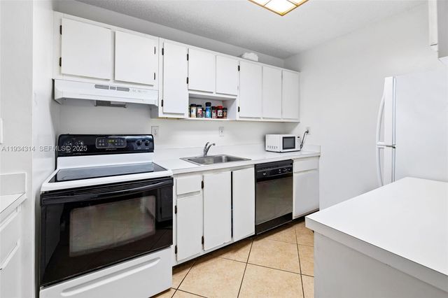 20741 NE 4th Ct 207, Miami, FL 33179