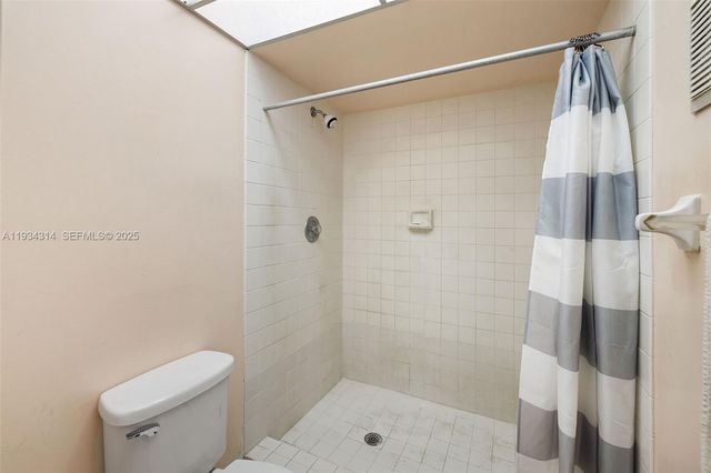 20741 NE 4th Ct 207, Miami, FL 33179