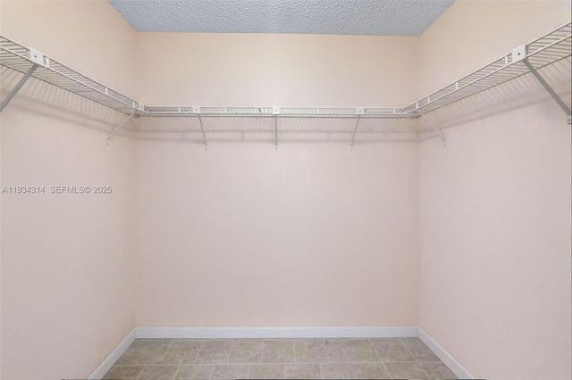 20741 NE 4th Ct 207, Miami, FL 33179