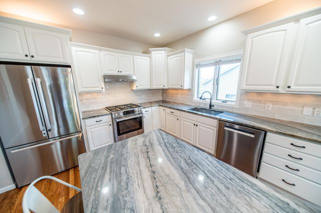 706 9th Ave NW, Byron, MN 55920