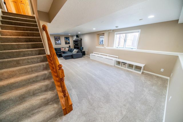 706 9th Ave NW, Byron, MN 55920
