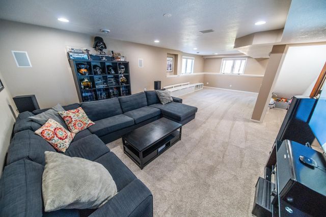 706 9th Ave NW, Byron, MN 55920