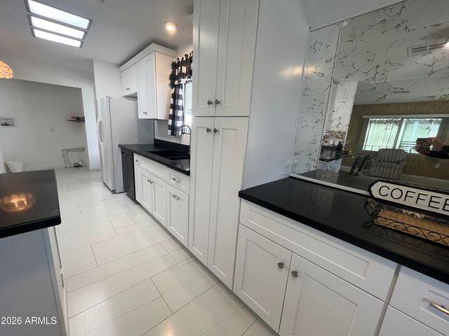 10960 N 67TH Avenue 202, Glendale, AZ 85304