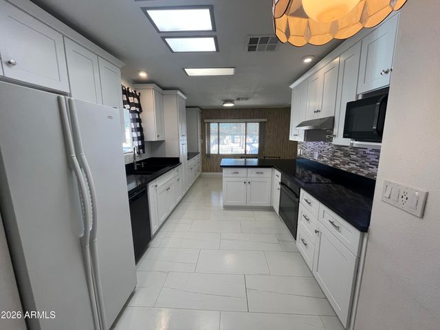 10960 N 67TH Avenue 202, Glendale, AZ 85304