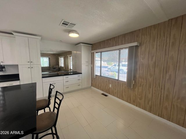 10960 N 67TH Avenue 202, Glendale, AZ 85304