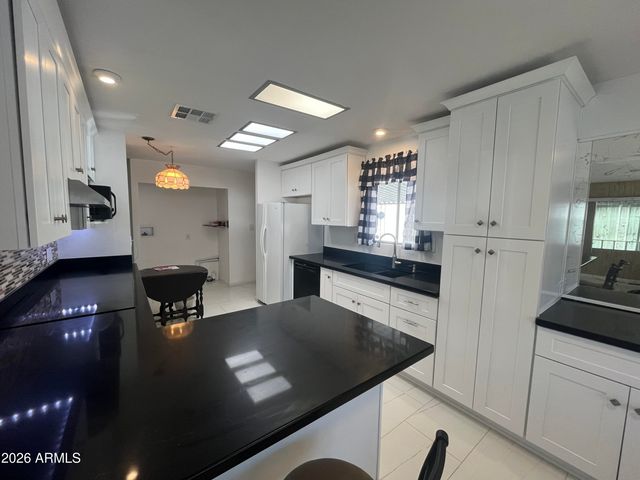 10960 N 67TH Avenue 202, Glendale, AZ 85304