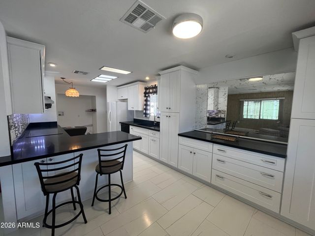 10960 N 67TH Avenue 202, Glendale, AZ 85304