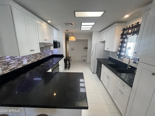 10960 N 67TH Avenue 202, Glendale, AZ 85304