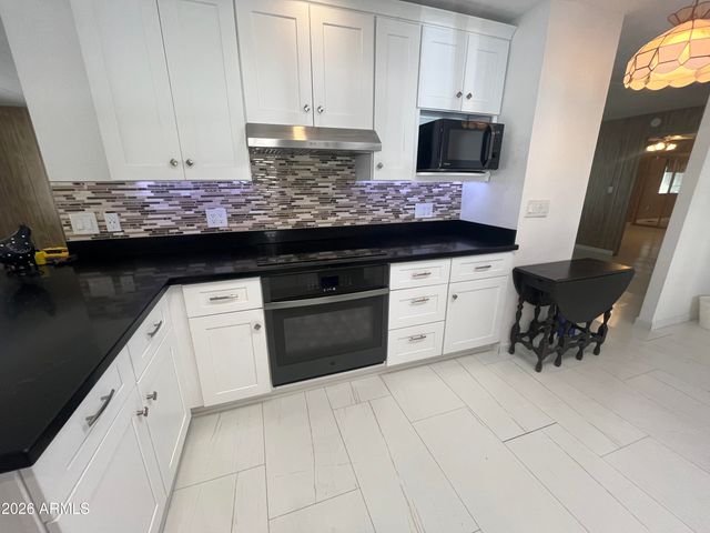 10960 N 67TH Avenue 202, Glendale, AZ 85304