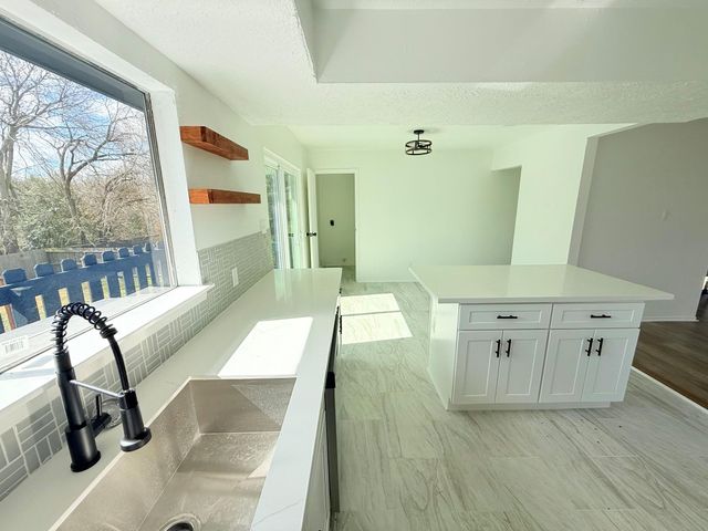 402 Tresvant Drive, Houston, TX 77598