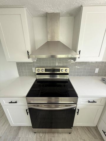 402 Tresvant Drive, Houston, TX 77598