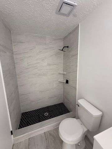 402 Tresvant Drive, Houston, TX 77598