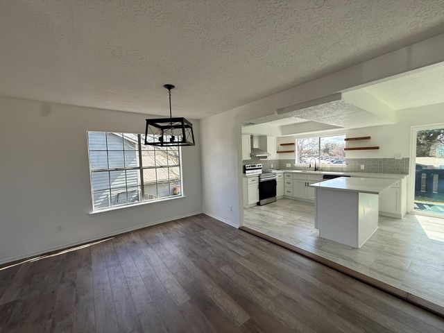 402 Tresvant Drive, Houston, TX 77598