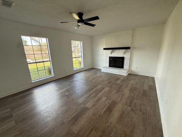 402 Tresvant Drive, Houston, TX 77598