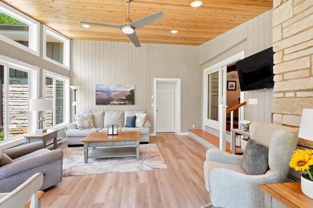 S23W26149 Canterbury LANE, Waukesha, WI 53188