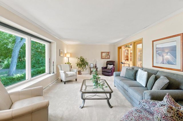 S23W26149 Canterbury LANE, Waukesha, WI 53188