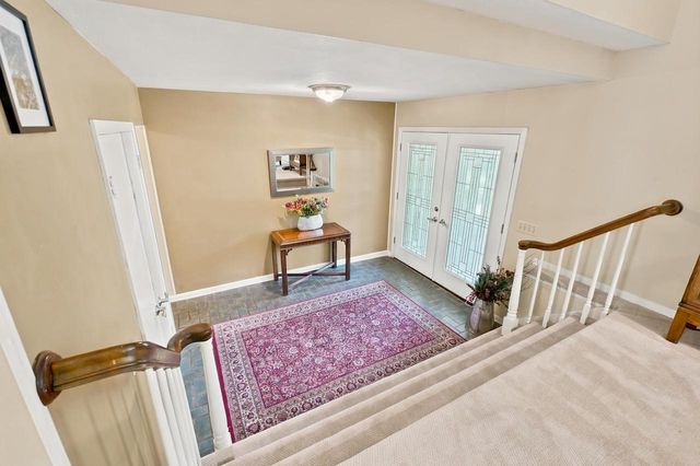 S23W26149 Canterbury LANE, Waukesha, WI 53188