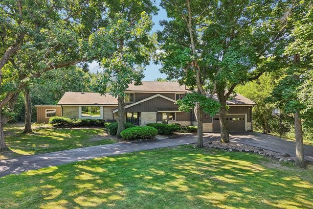 S23W26149 Canterbury LANE, Waukesha, WI 53188